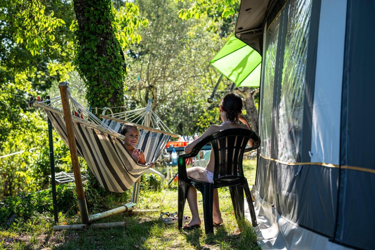 Charmant Camping Familiale 3 Etoiles Vue 360 Plage Piscine A Debordement Empl Xxl Labeaume Exterior photo
