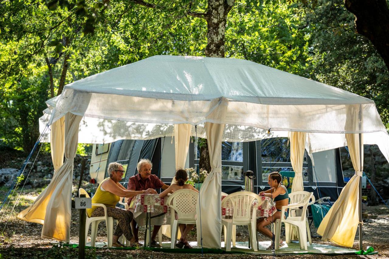 Charmant Camping Familiale 3 Etoiles Vue 360 Plage Piscine A Debordement Empl Xxl Labeaume Exterior photo