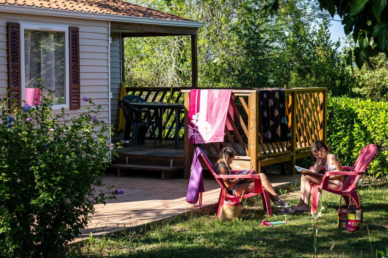 Charmant Camping Familiale 3 Etoiles Vue 360 Plage Piscine A Debordement Empl Xxl Labeaume Exterior photo