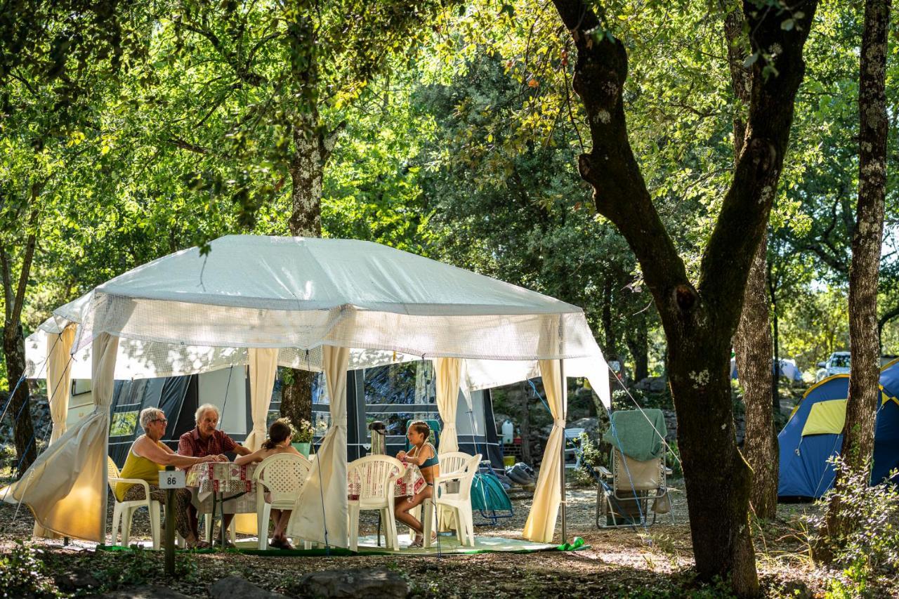 Charmant Camping Familiale 3 Etoiles Vue 360 Plage Piscine A Debordement Empl Xxl Labeaume Exterior photo